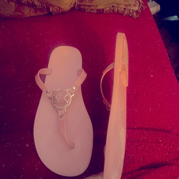 Pink rubberized Michael Kors sandals worn once perfect condition - Picture 2 of 3
